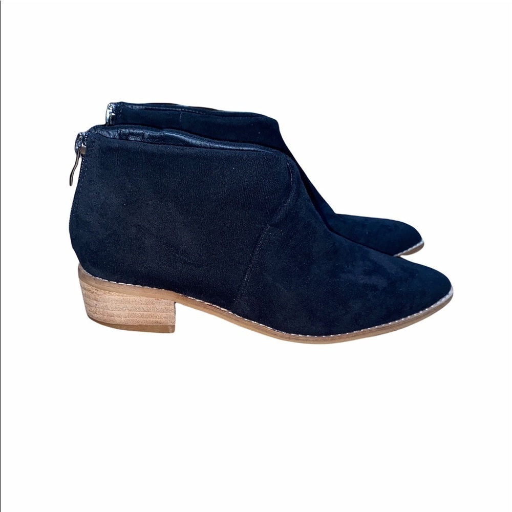BEAST Fashion size 6 1/2 black suede style ankle booties